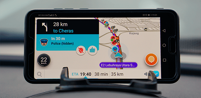 Waze_in_use_Shutterstock