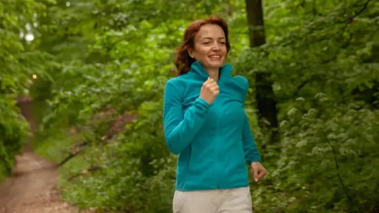 une maman fait son jogging
