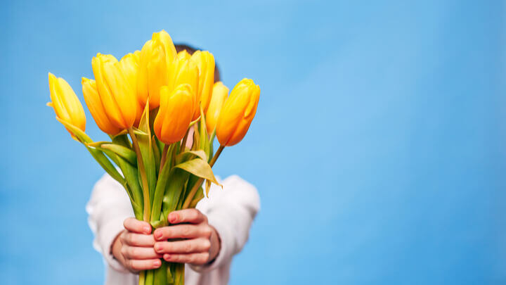cw-mothers_day_flowers-w720h405